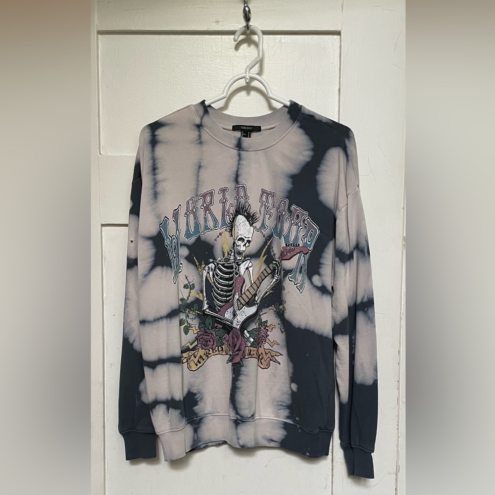 Forever 21 World Tour Sweatshirt Size M